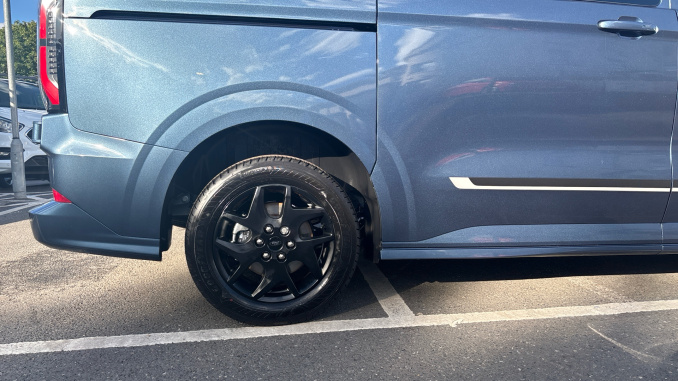 Ford Transit Custom 320 L1 Petrol Fwd 2.5 PHEV 232ps H1 Van Sport Auto - Image 17
